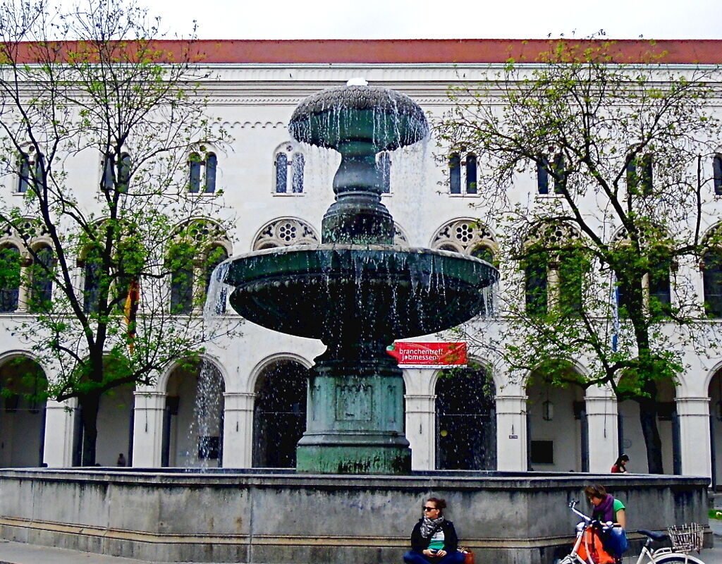 Historic main building of Ludwig-Maximilians-Universität München (LMU) with students